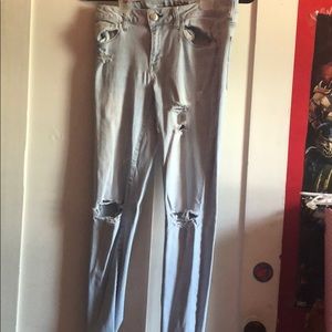 American Eagle Lightwash Ripped Jeans